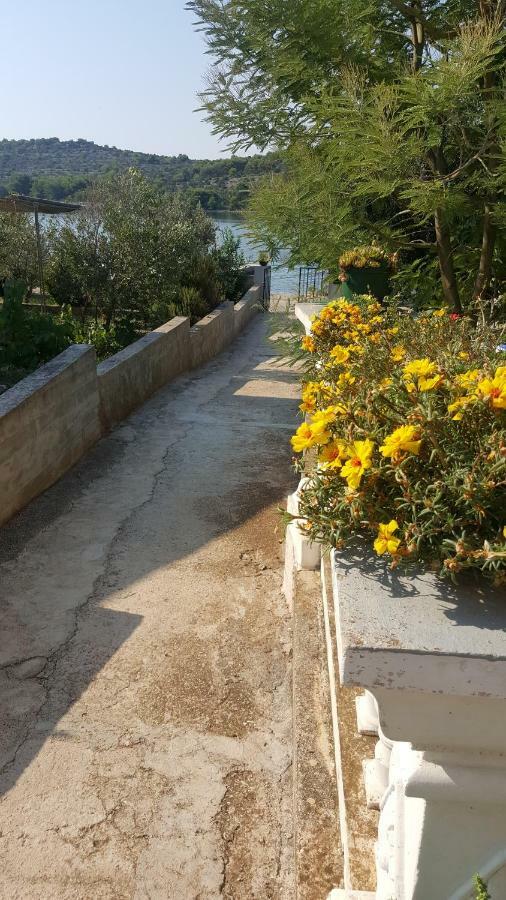 Apartmani Vukovic Kaprije Bagian luar foto